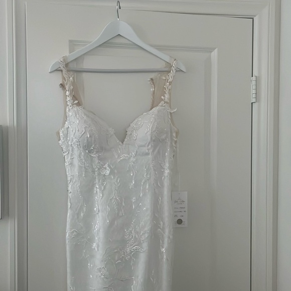 Wedding Dress, Unworn One of a Kind - Picture 4 of 5